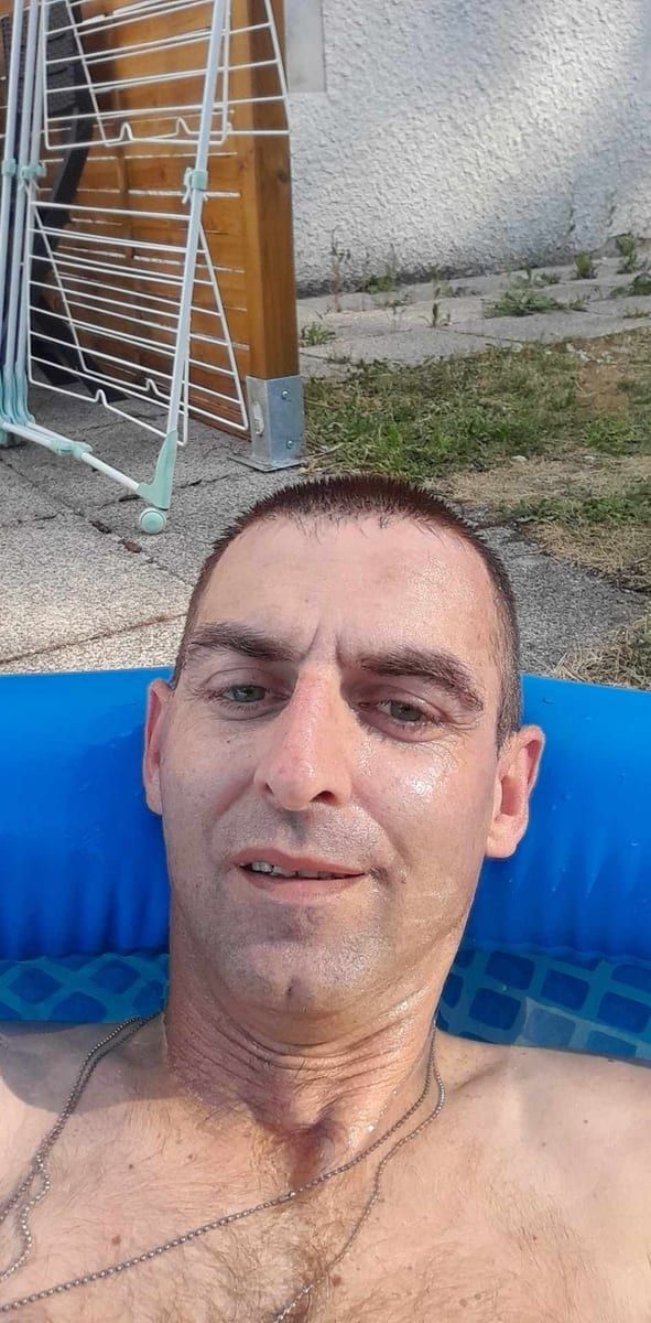 Maxance - Rencontre gay à Bennau Profil de Maxance, 32 ans, Rencontre gay à Bennau (Schwytz)
