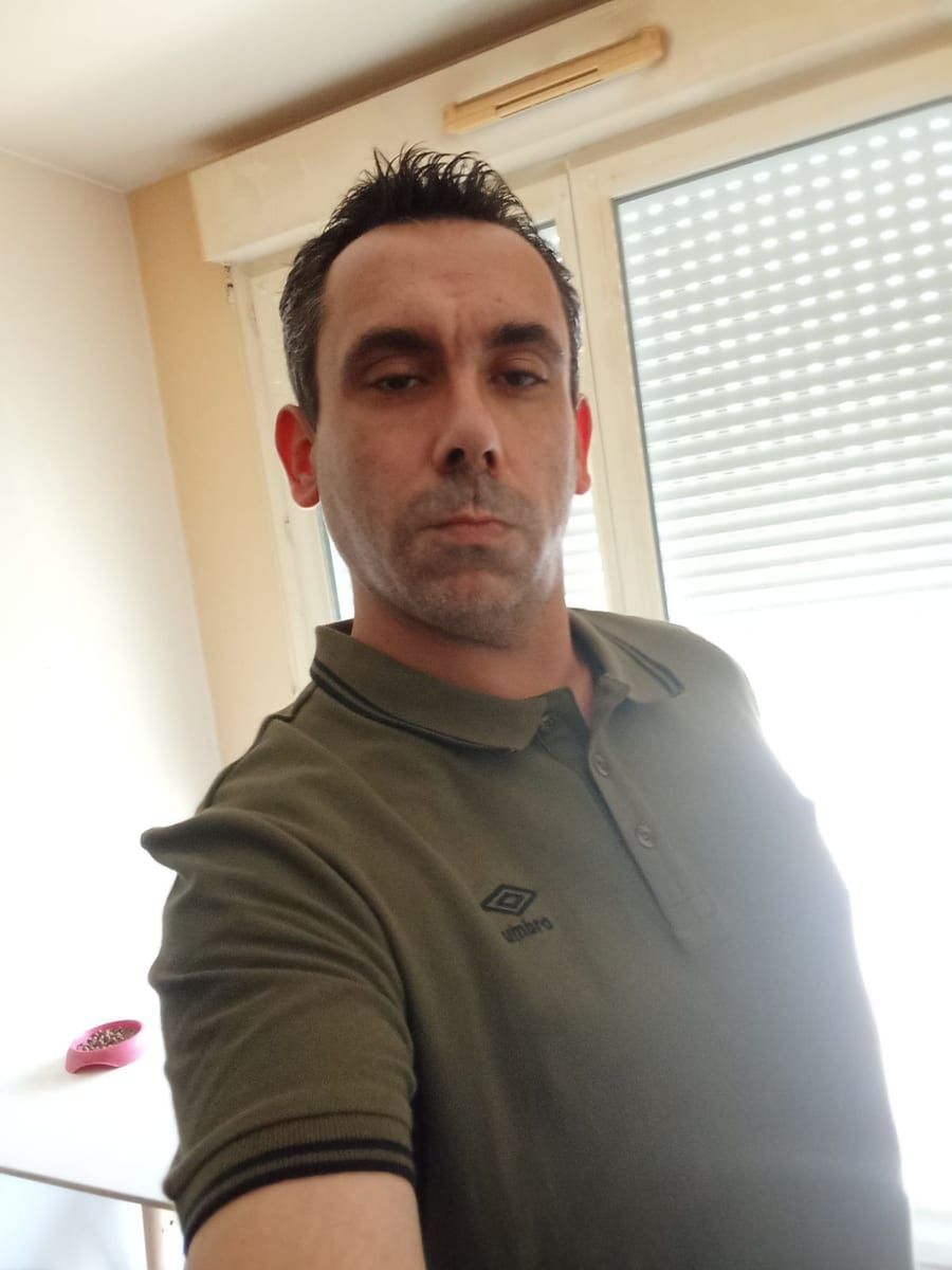 Profil de Amelin, 33 ans, Rencontre gay à Morbio Inferiore (Tessin)