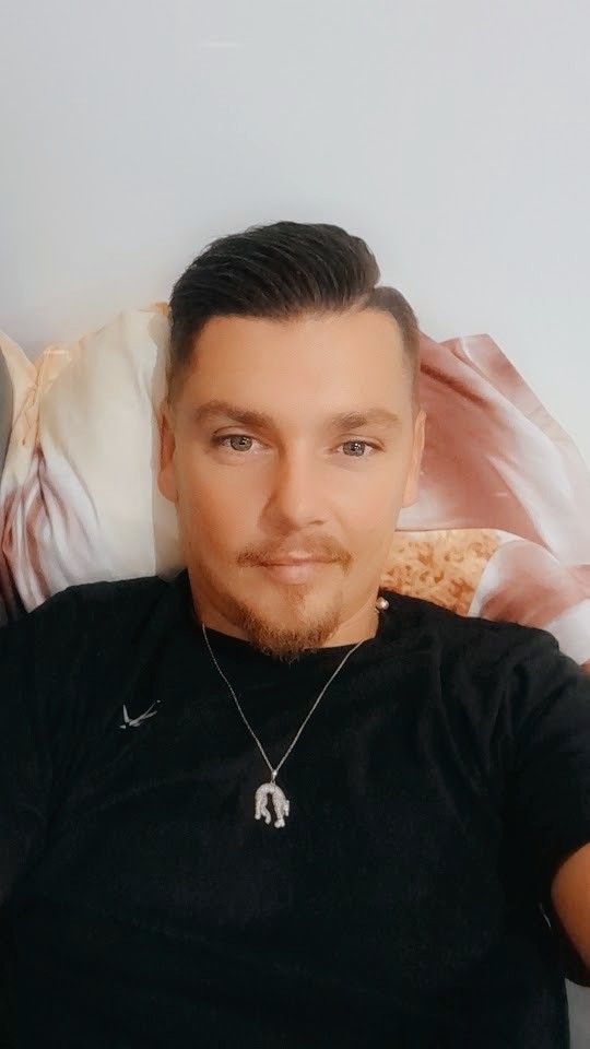 Profil de Ademar, 39 ans, Rencontre gay à Bellegarde (Fribourg)