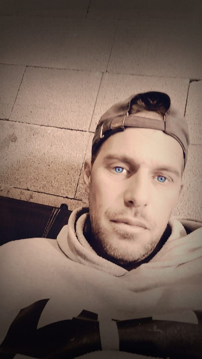 Profil de Yve, 27 ans, Rencontre gay à Le Brouillet (Neuchâtel)